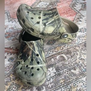 Crocs Classic Realtree clog. Lightly worn size 12 toddler